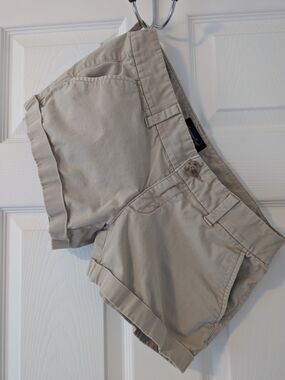 American Eagle Classic Women's Khaki Roll-Cuff Shorts